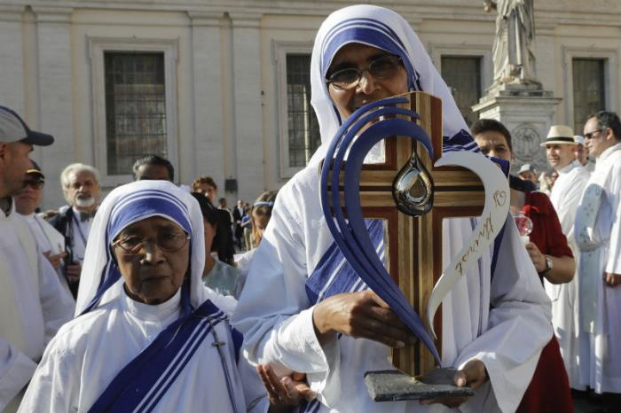 The relic of St. Teresa is a vial of blood embedded within the center of a wooden cross.