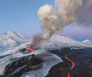 Photographers brave searing heat to capture erupting Russian volcanoes ...