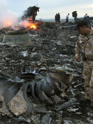 crash bodies mh17 after sky airplane catholic falling