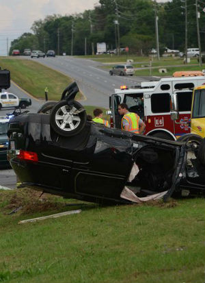 Dozens join together to save trapped child from beneath SUV - Marriage ...