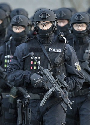 Germany arrests intel officer promoting and recruiting extremists for ...