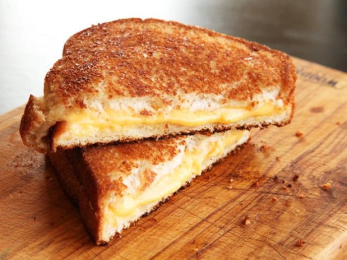 8 incredible ways to spice up a traditional grilled cheese sandwich ...