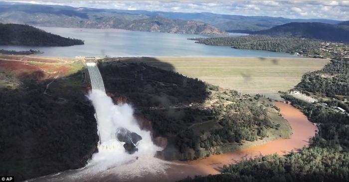 Despite the hole in the spillway, operators were forced to use it anyway or else face a catastrophe as the reservoir threatened to overflow. 