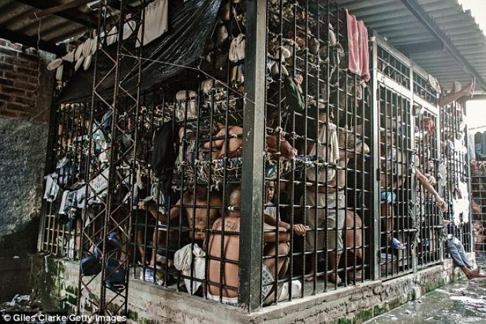 SHOCKING PHOTOS: Inside El Salvador's Disgusting 'prison Pits ...